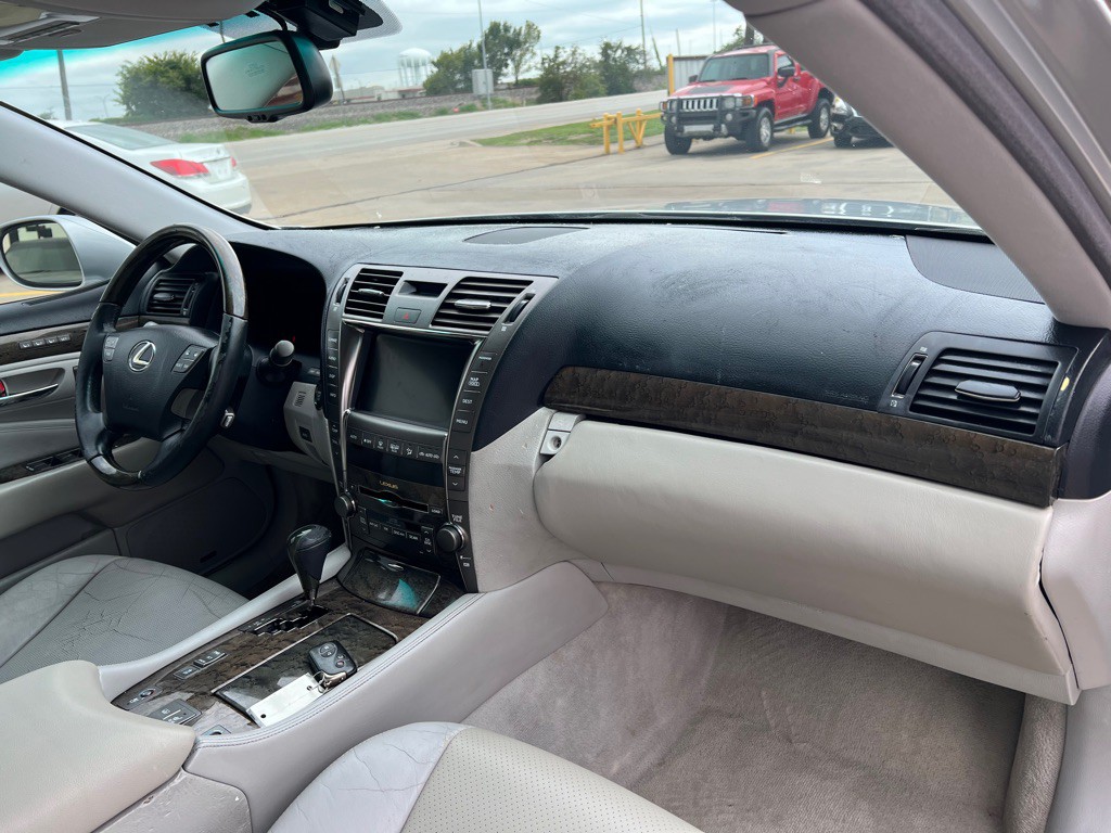 2009 Lexus LS Image 18