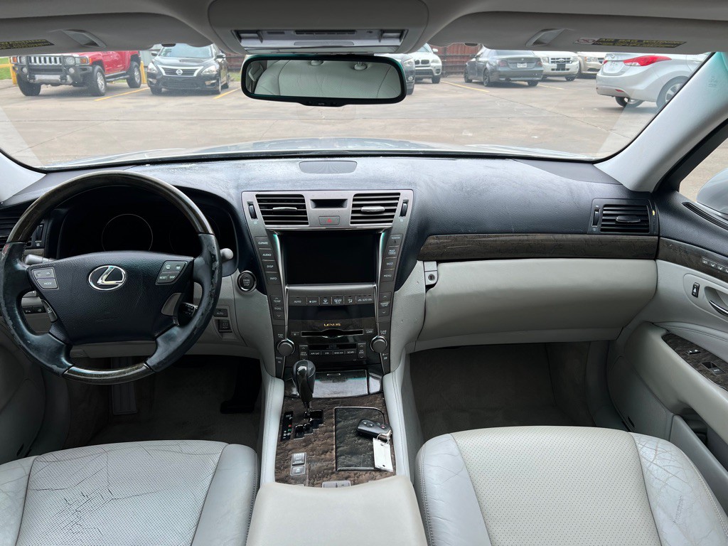 2009 Lexus LS Image 19