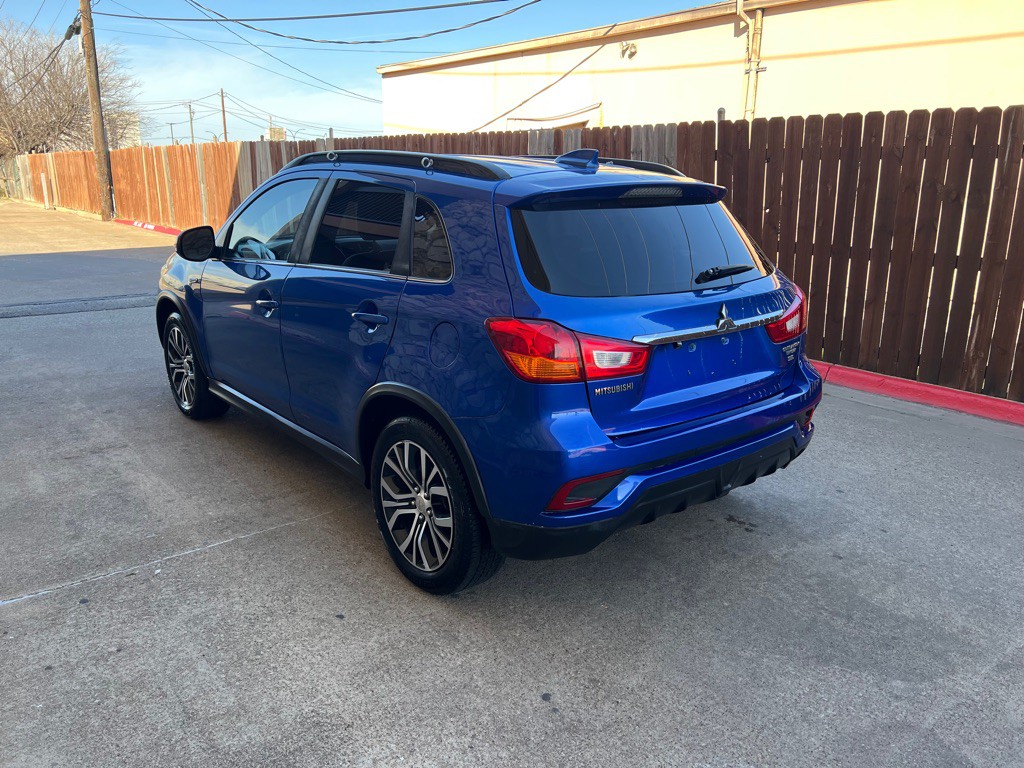 2018 Mitsubishi Outlander Image 4