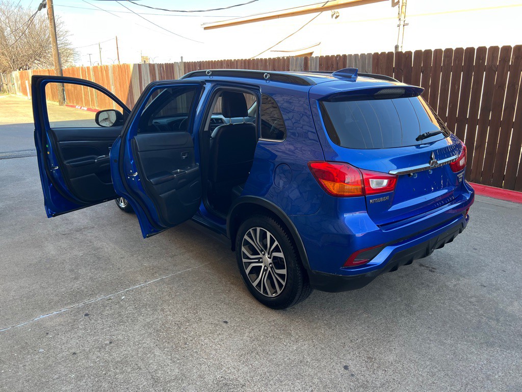 2018 Mitsubishi Outlander Image 9