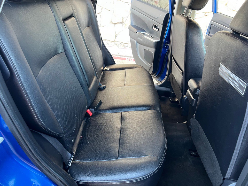 2018 Mitsubishi Outlander Image 15