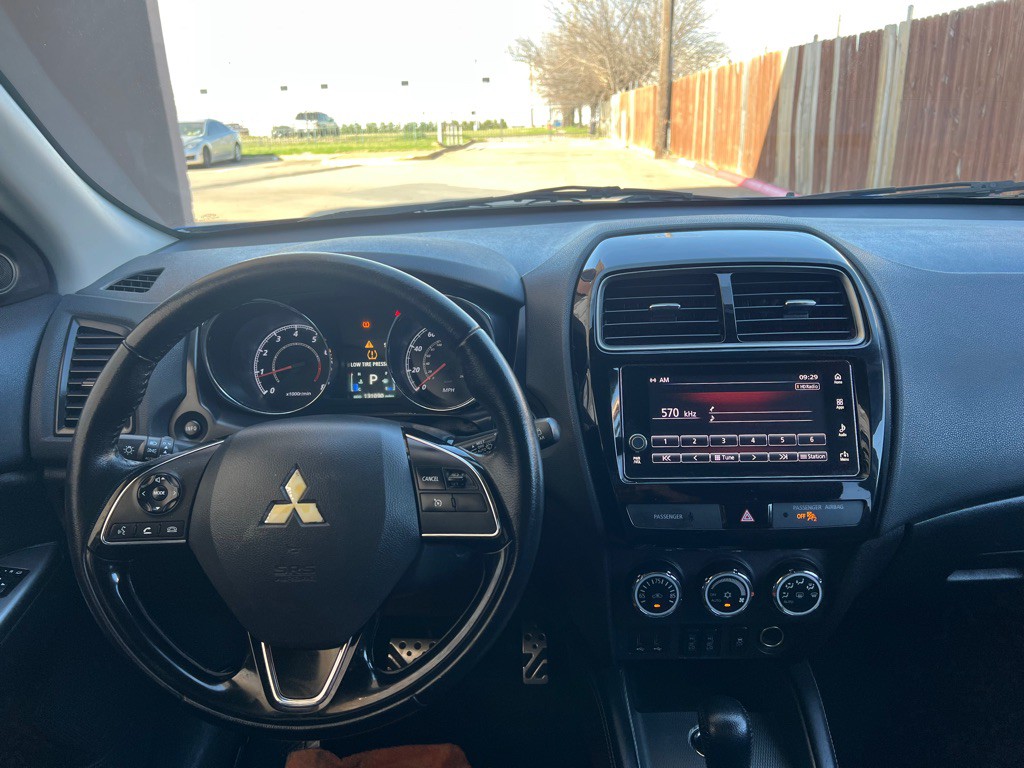 2018 Mitsubishi Outlander Image 16