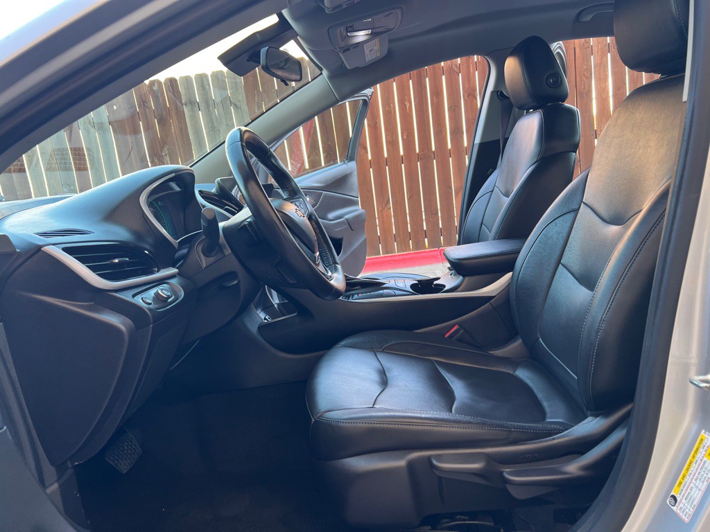 2017 Chevrolet Volt Image 11