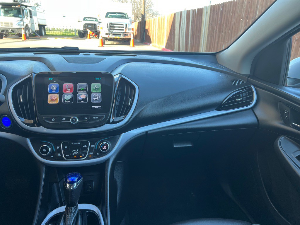 2017 Chevrolet Volt Image 16