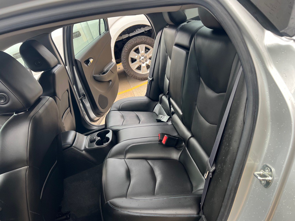 2017 Chevrolet Volt Image 35