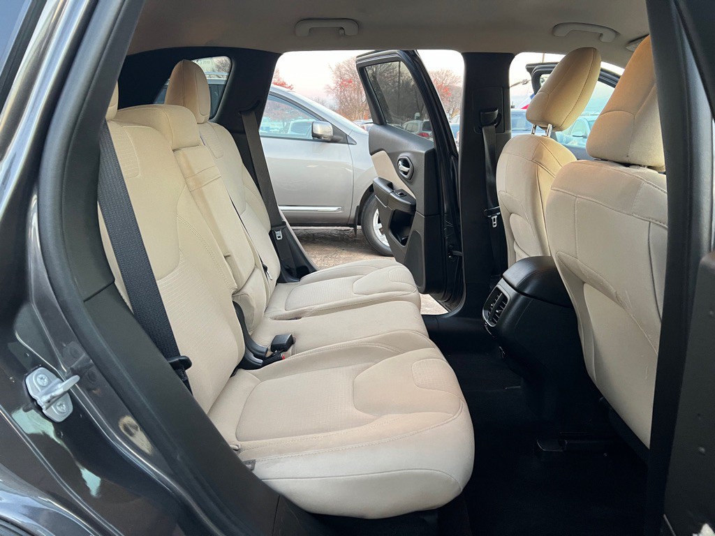 2015 Jeep Cherokee Image 16