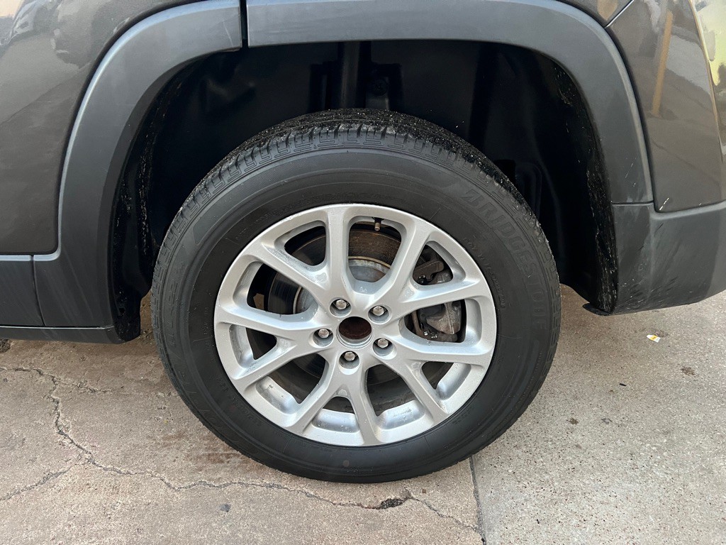 2015 Jeep Cherokee Image 29