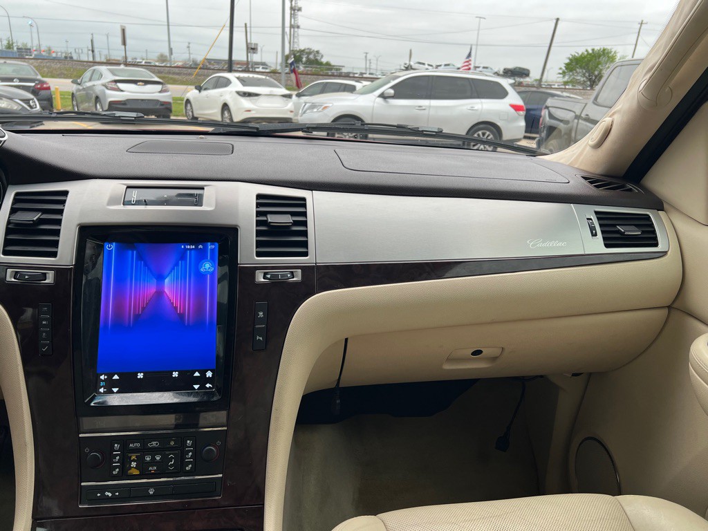 2007 Cadillac Escalade Image 18