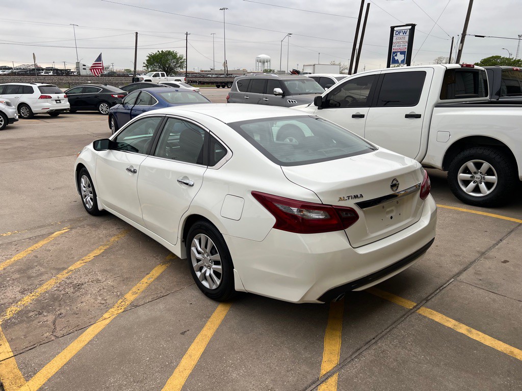 2018 Nissan Altima Image 4