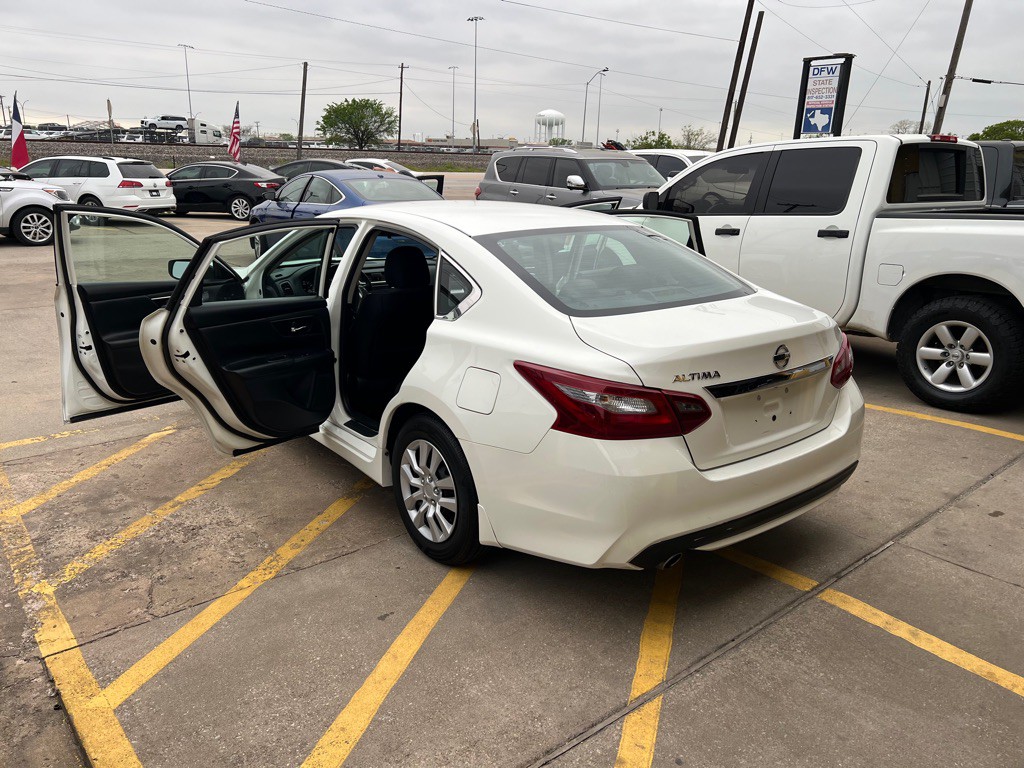 2018 Nissan Altima Image 9