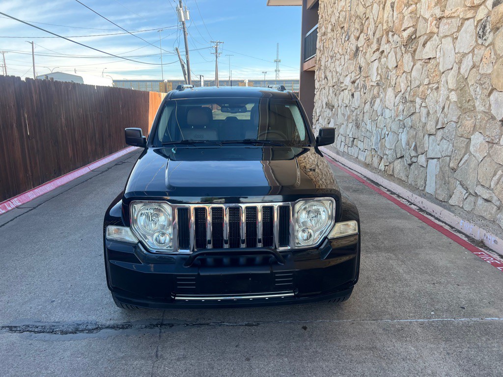 2011 Jeep Liberty Image 2