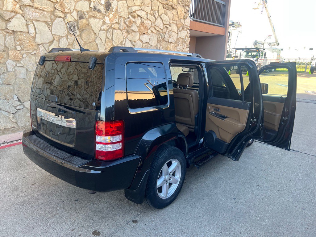 2011 Jeep Liberty Image 10