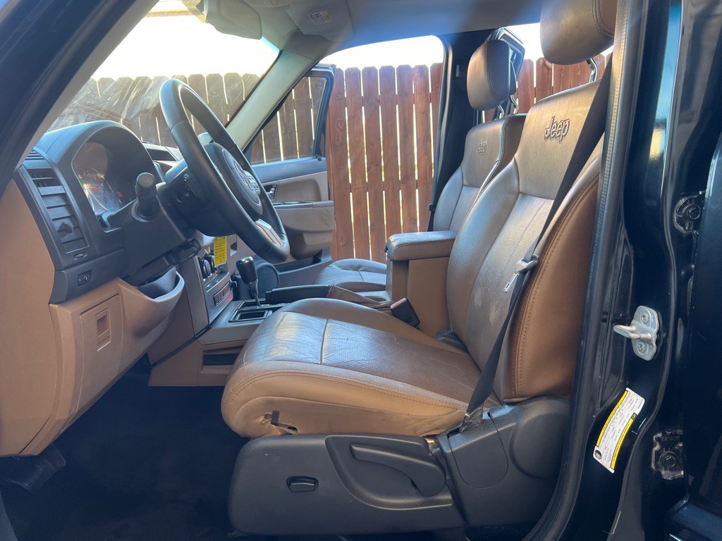 2011 Jeep Liberty Image 12