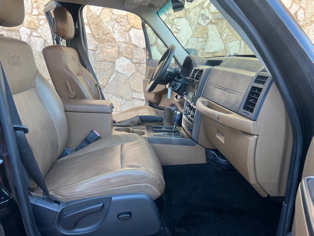 2011 Jeep Liberty Image 13