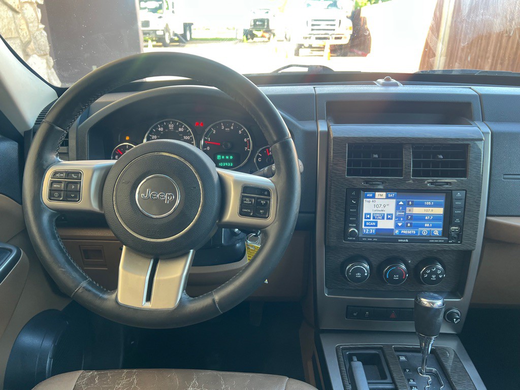 2011 Jeep Liberty Image 16