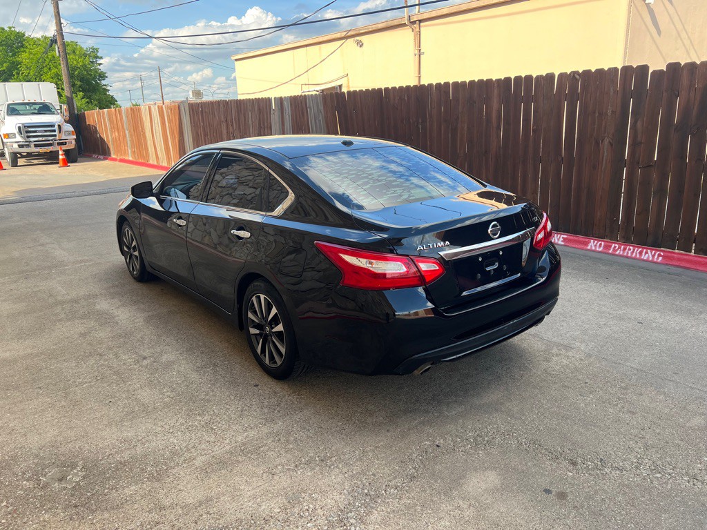 2017 Nissan Altima Image 4