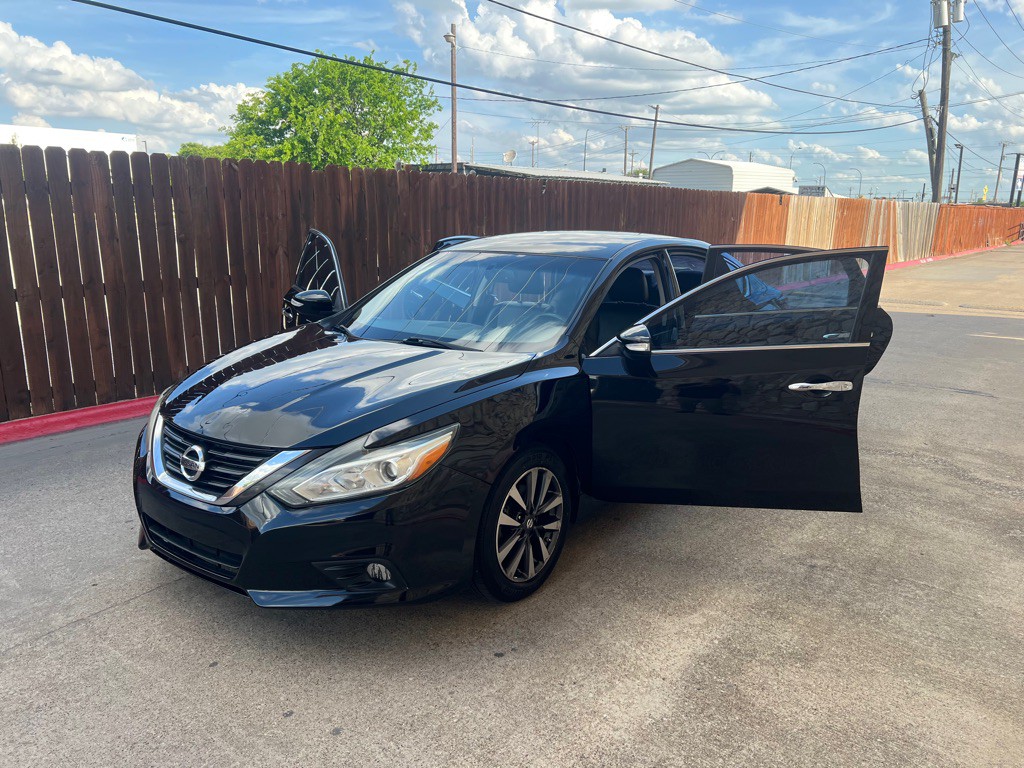 2017 Nissan Altima Image 8