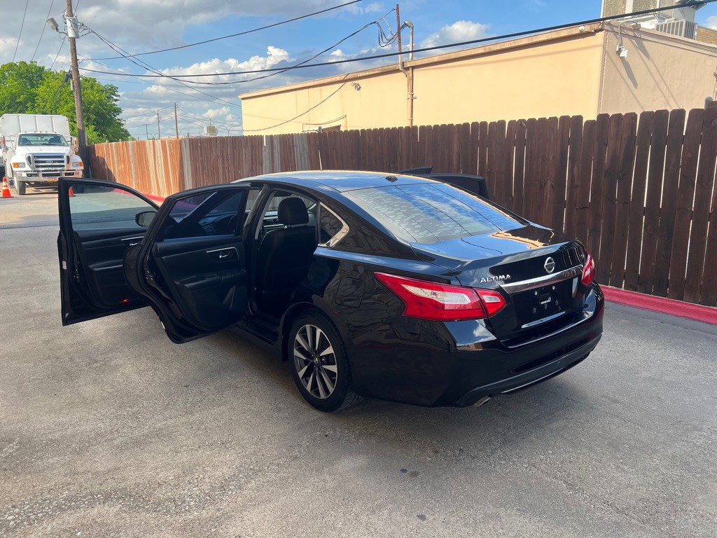 2017 Nissan Altima Image 9