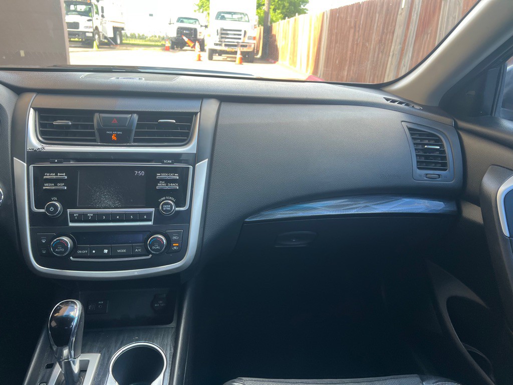 2017 Nissan Altima Image 16