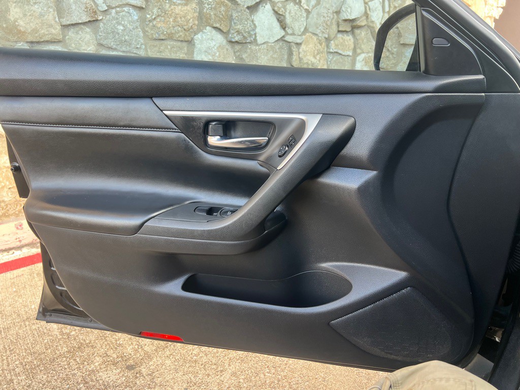 2017 Nissan Altima Image 18
