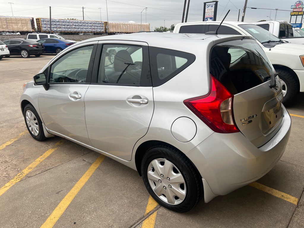 2016 Nissan Versa Image 4