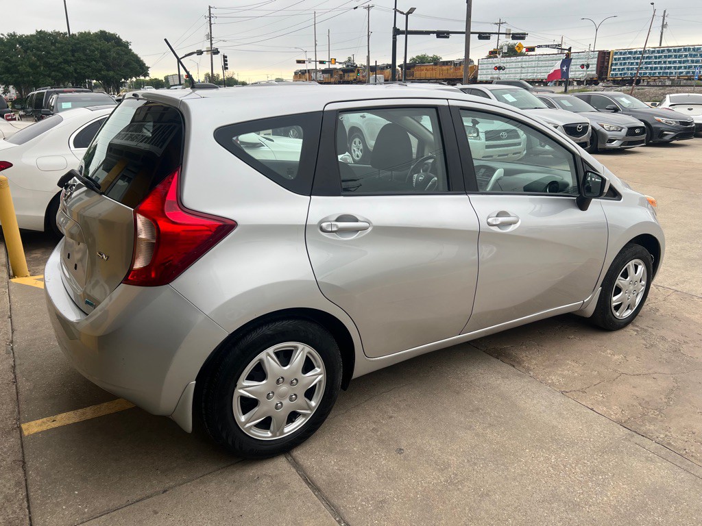 2016 Nissan Versa Image 6