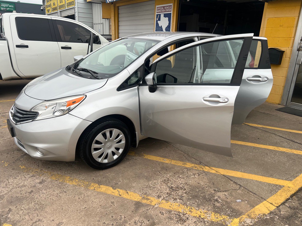 2016 Nissan Versa Image 9