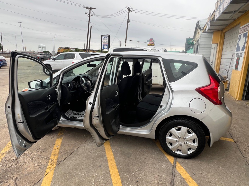 2016 Nissan Versa Image 10