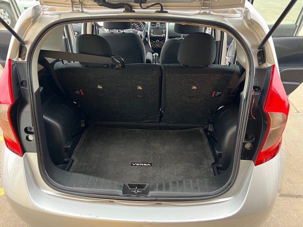 2016 Nissan Versa Image 11