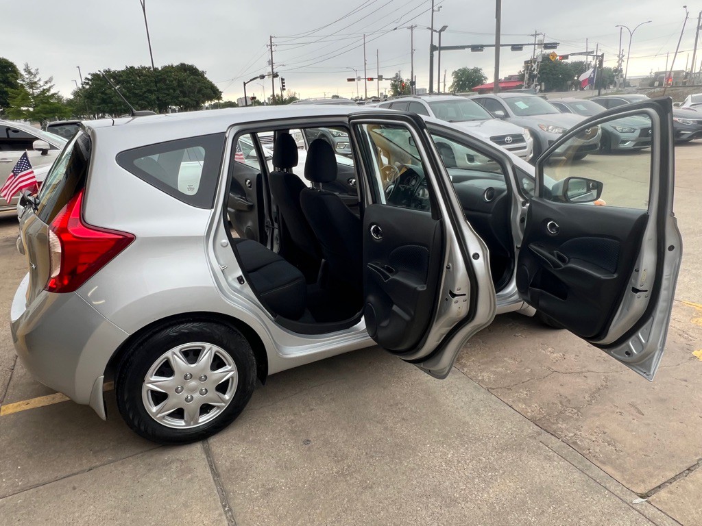 2016 Nissan Versa Image 12