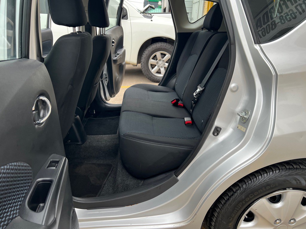 2016 Nissan Versa Image 14