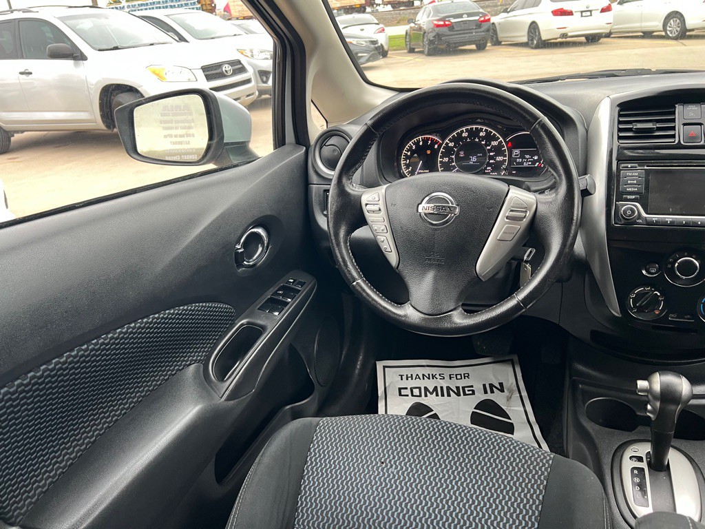 2016 Nissan Versa Image 17