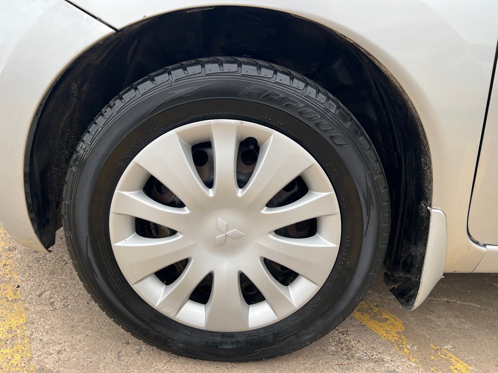 2016 Nissan Versa Image 21