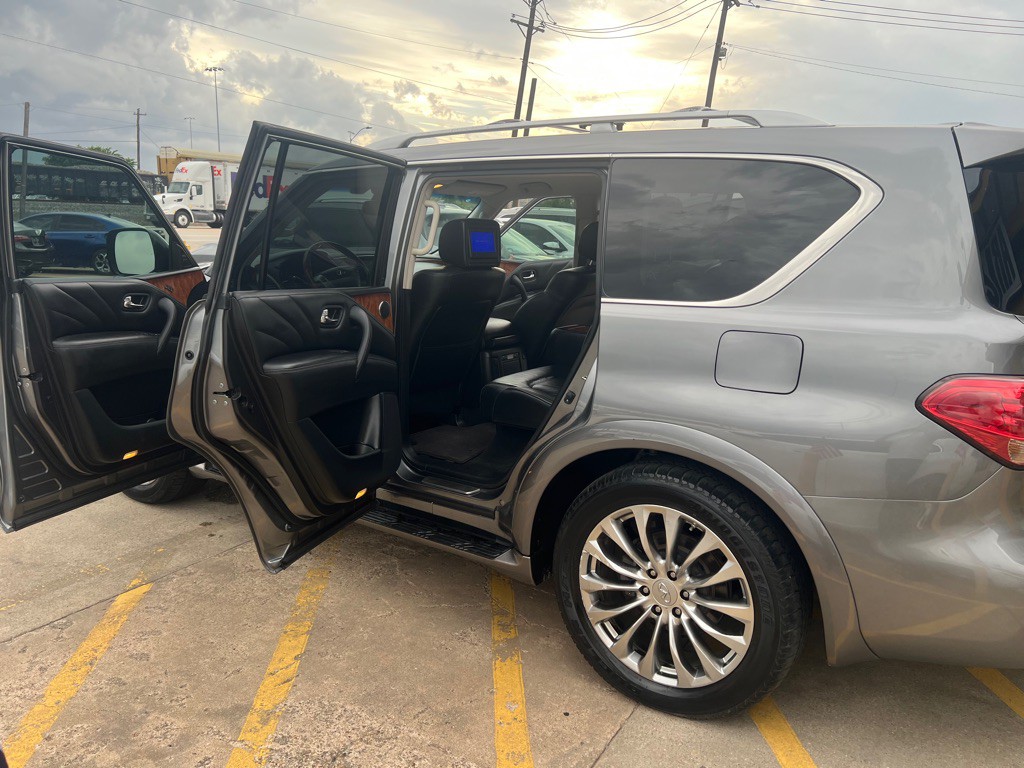 2015 INFINITI QX80 Image 9