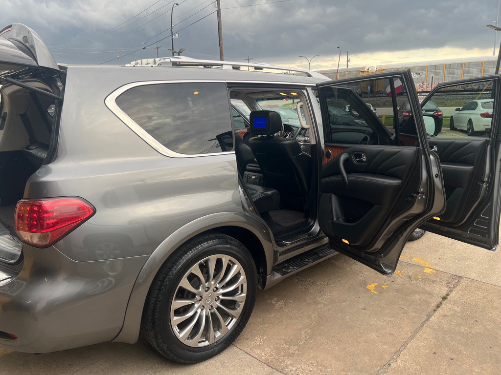 2015 INFINITI QX80 Image 11