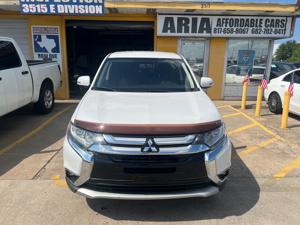 2018 Mitsubishi Outlander Image 2