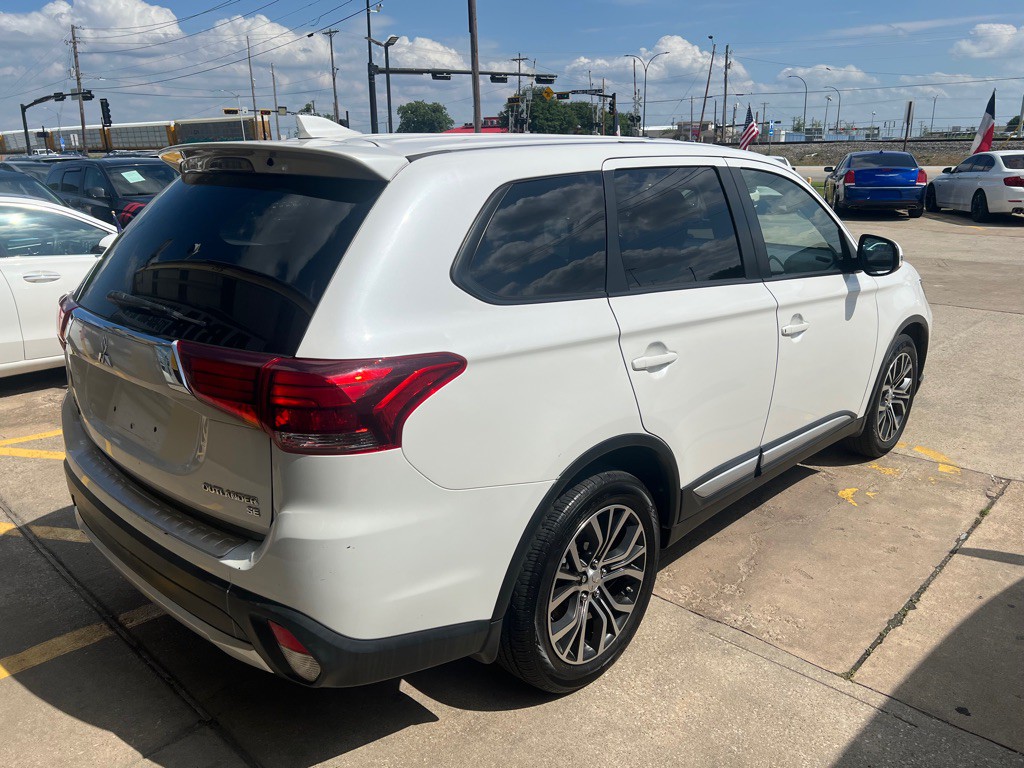 2018 Mitsubishi Outlander Image 6