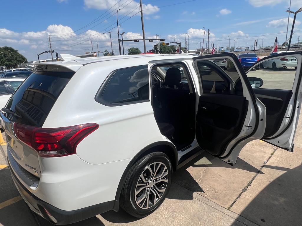 2018 Mitsubishi Outlander Image 12
