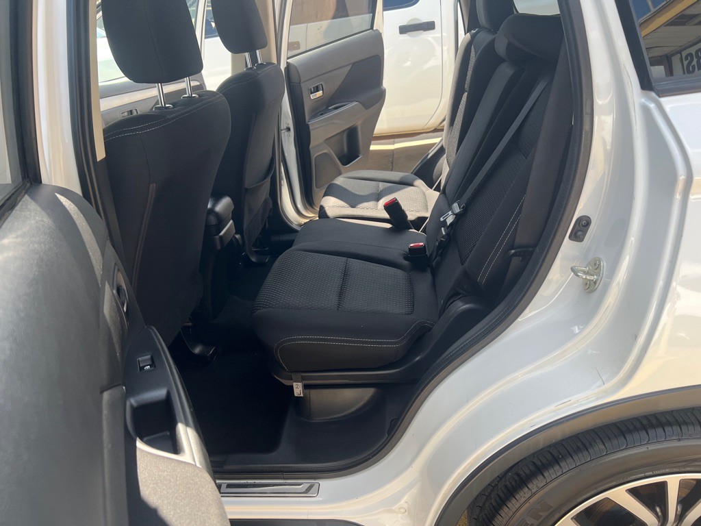 2018 Mitsubishi Outlander Image 14