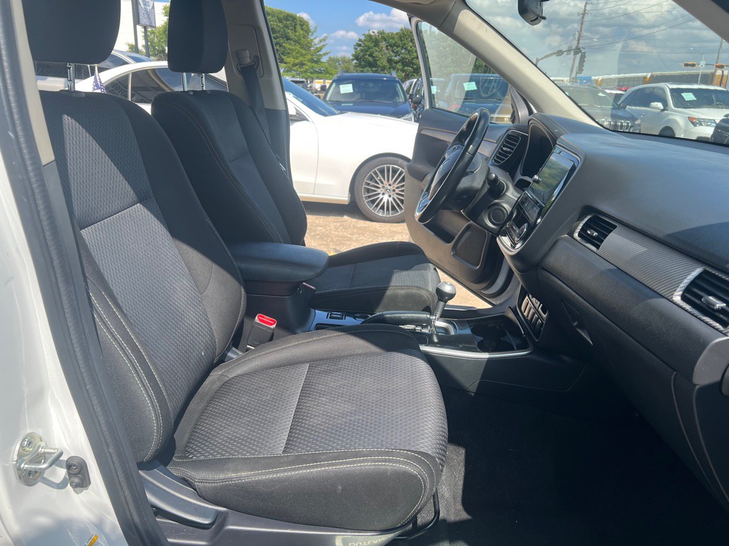 2018 Mitsubishi Outlander Image 15