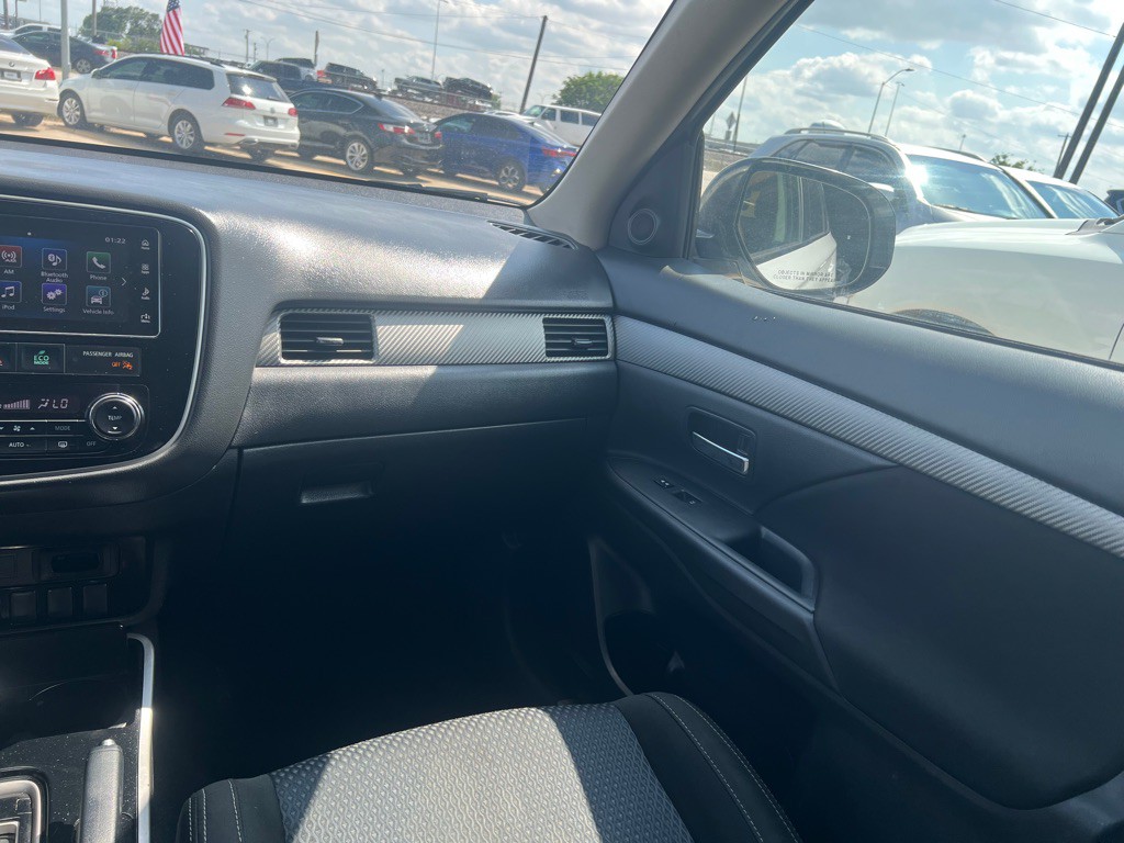 2018 Mitsubishi Outlander Image 17