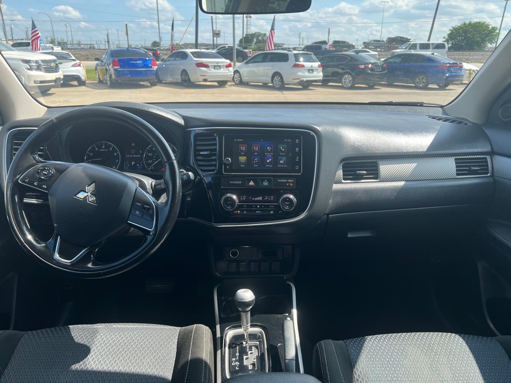 2018 Mitsubishi Outlander Image 18