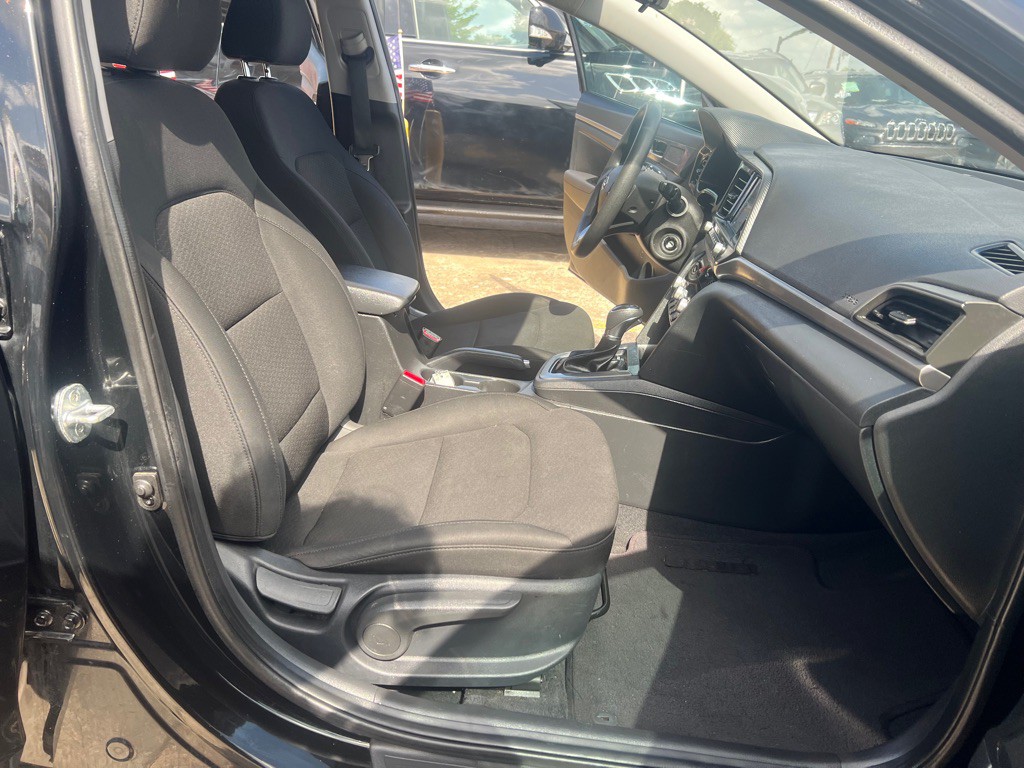2020 Hyundai Elantra Image 15