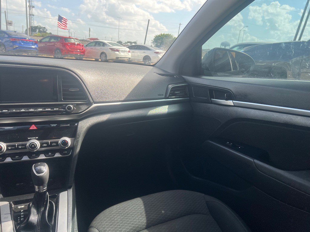 2020 Hyundai Elantra Image 18