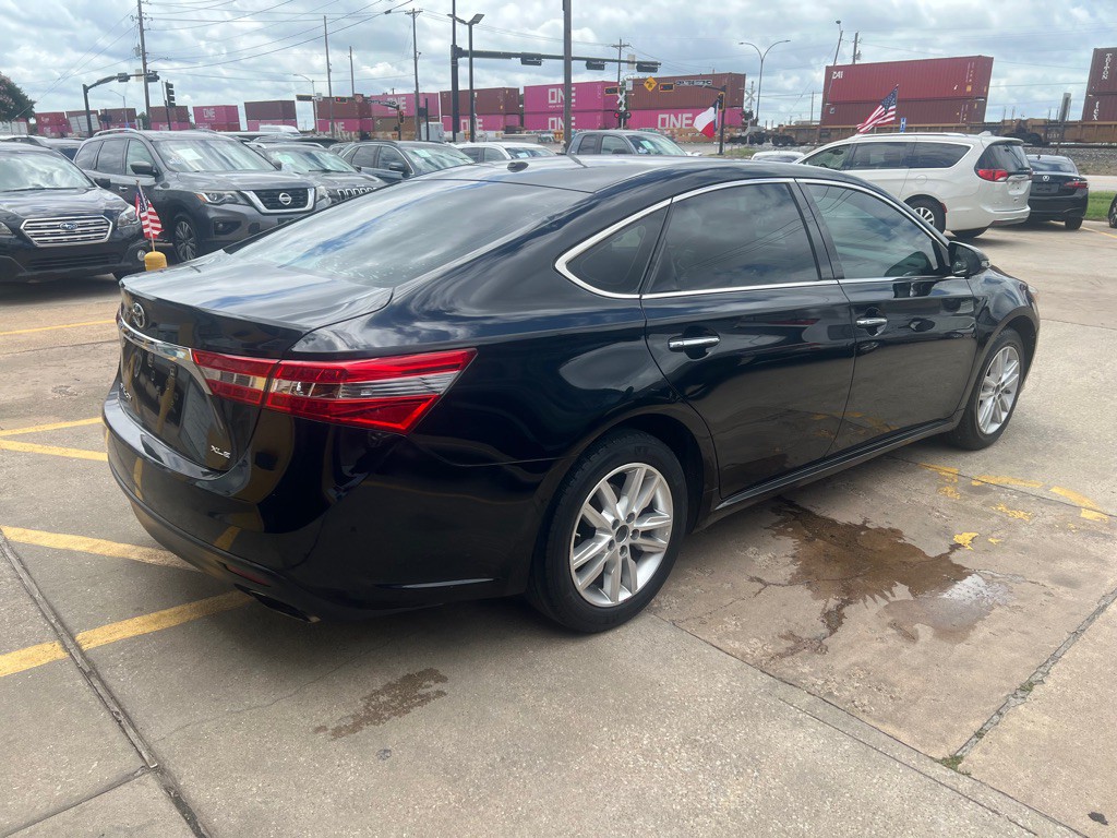 2015 Toyota Avalon Image 6