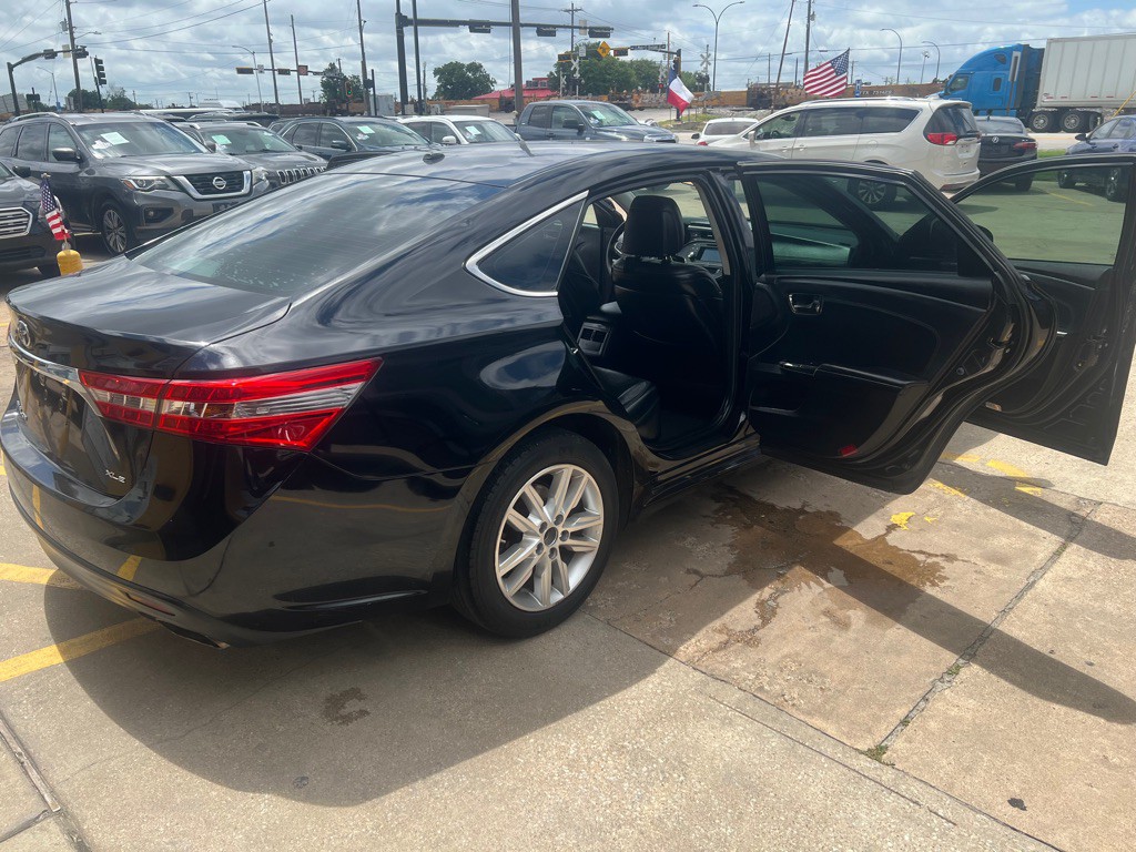 2015 Toyota Avalon Image 12