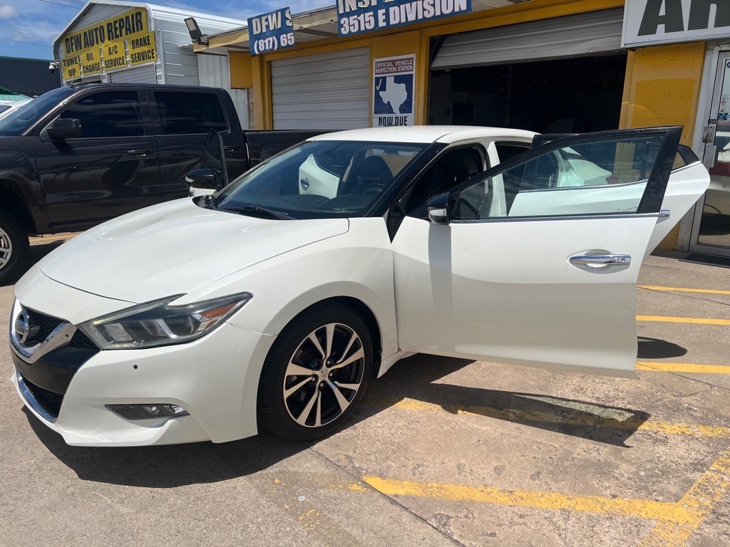 2017 Nissan Maxima Image 9