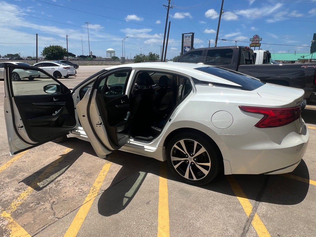 2017 Nissan Maxima Image 10