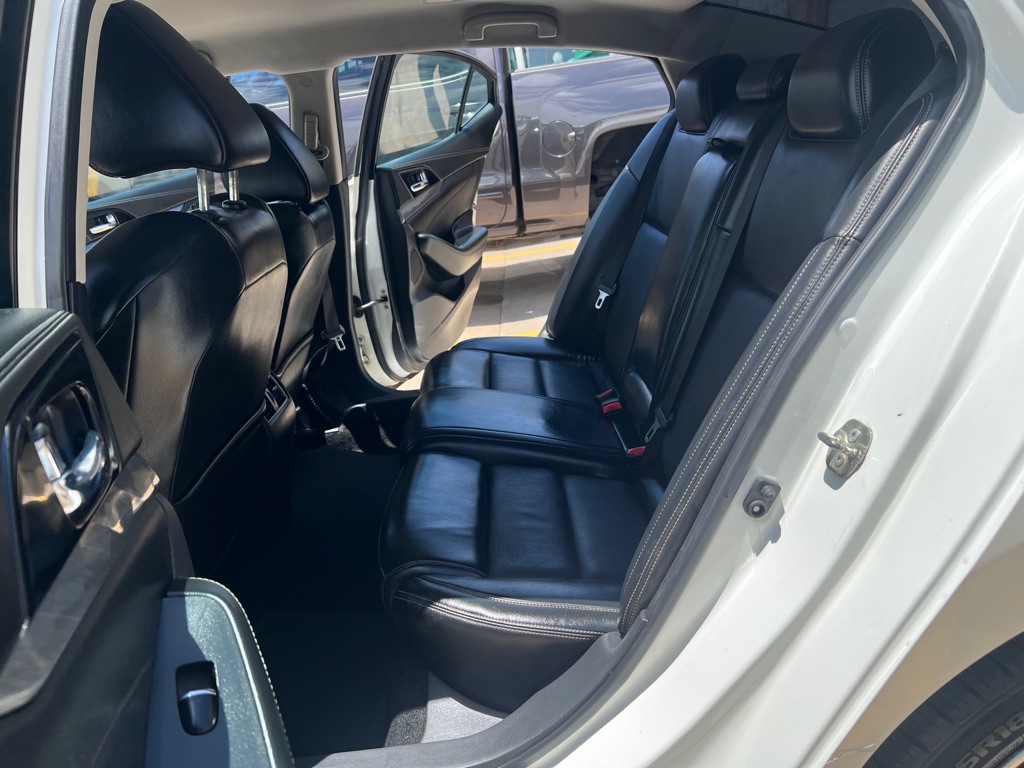 2017 Nissan Maxima Image 14