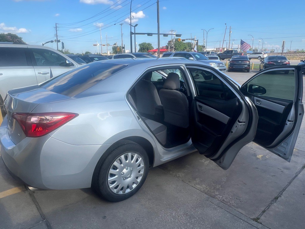 2017 Toyota Corolla Image 11